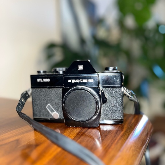 Film camera - Picture 1 of 2